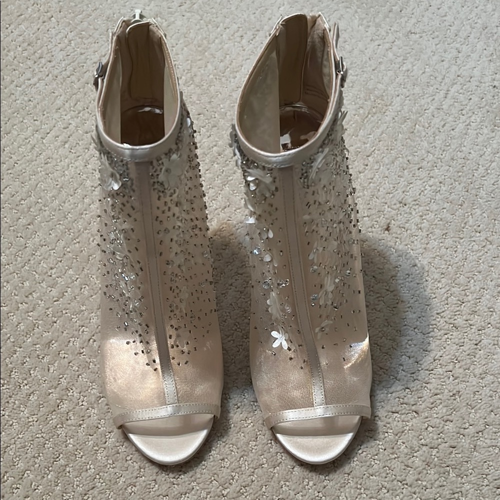 Gorgeous Badgley Mischka Cream Heeled Boots with Peep-Toe